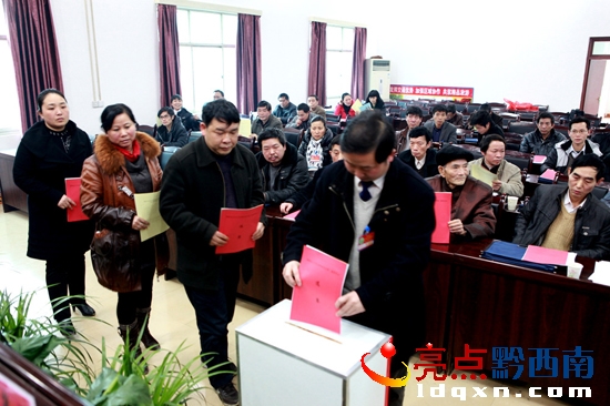 大會代表選舉投票（陳亞林攝影）.jpg