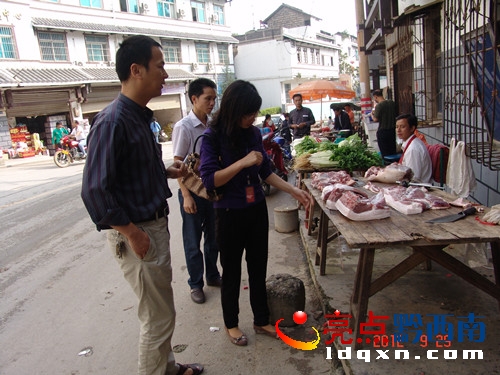 開展生豬執(zhí)法檢查，確保群眾吃上“放心肉”.JPG