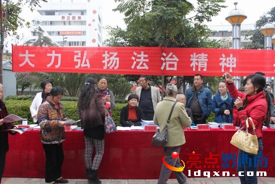 圖為宣傳現(xiàn)場.JPG