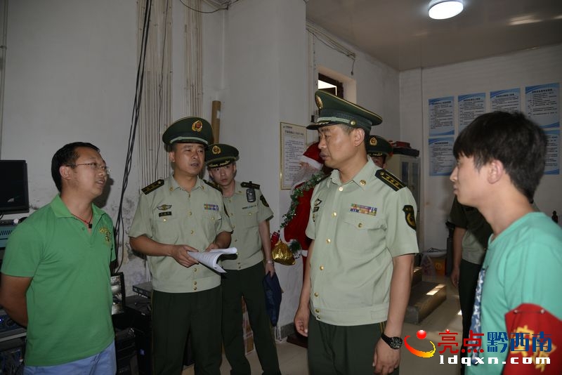 檢查興瑞影城消防控制室值班情況.jpg