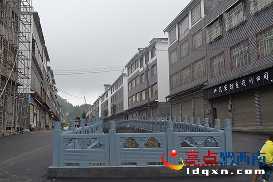 仿石護欄穿新裝.jpg