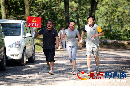 同心協(xié)力的團(tuán)隊(duì)精神（陳亞林?jǐn)z影）.jpg