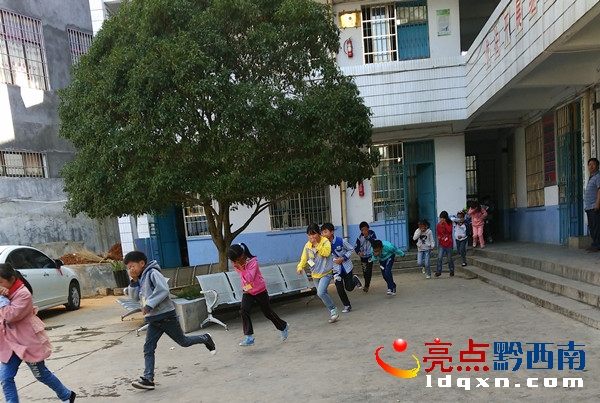 圖為消防疏散演練現(xiàn)場1.jpg