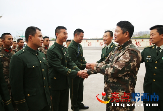 01領(lǐng)導(dǎo)關(guān)懷.JPG