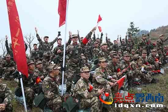 新兵們到達(dá)目的地的歡呼雀躍.jpg