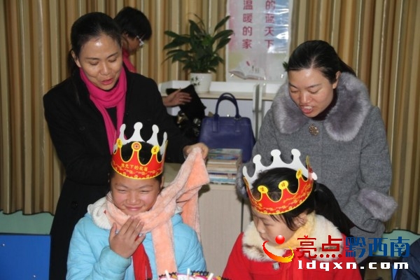 興義市延安路小學(xué)為留守兒童舉辦集體生日節(jié) (2).jpg