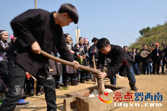 打糍粑活動現(xiàn)場(陳亞林攝影).JPG