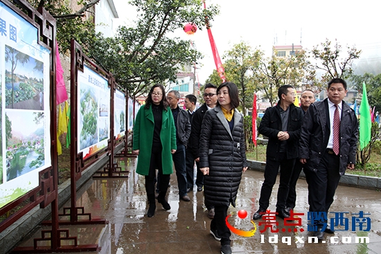 2017國(guó)際山地旅游暨戶外運(yùn)動(dòng)大會(huì)貞豐縣重點(diǎn)項(xiàng)目舉行集中開工儀式現(xiàn)場(chǎng)  郭澤玉 (4).jpg