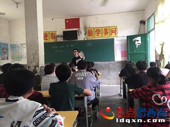 恒山學(xué)校教師上語文交流課.JPG
