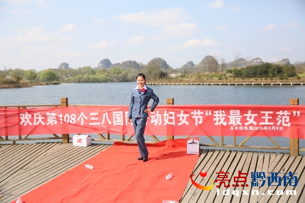 職業(yè)裝展示.JPG